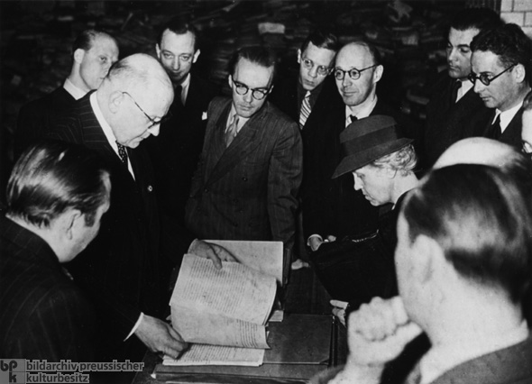 Alleged War Guilt: Former German Ambassador to Poland, Hans-Adolf von Moltke, Shows Foreign Journalists Archival Materials from Warsaw as "Proof" of Poland's Responsibility for the War (Fall 1939)